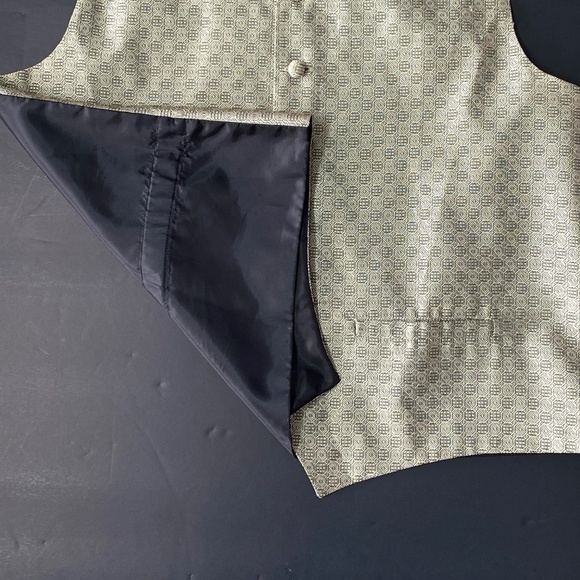 EUC Men's Formal Vest w Bow Tie 2 pc. - Picture 13 of 13